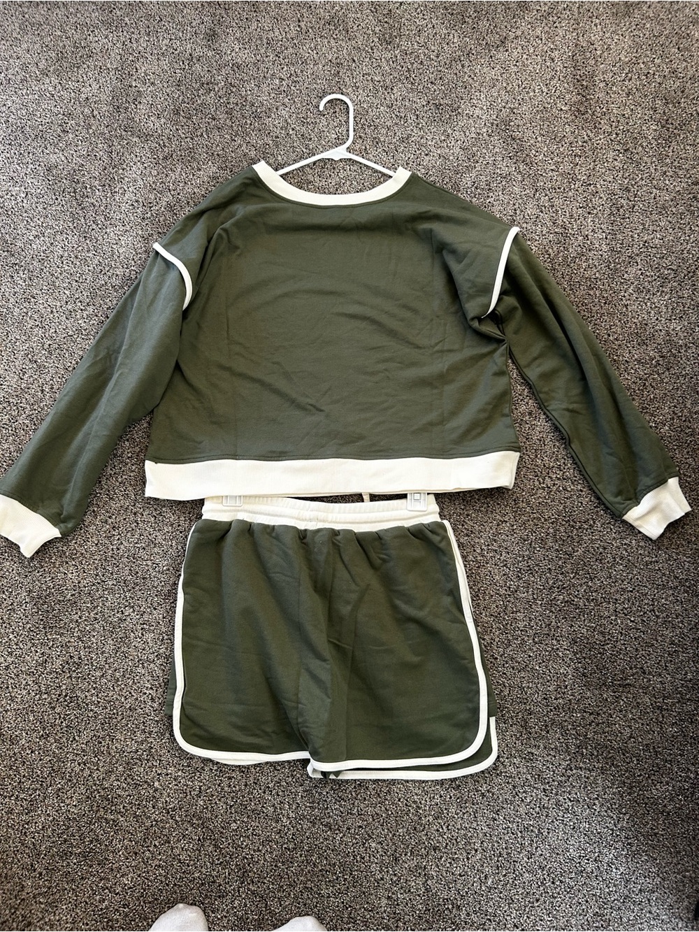 Olive Green Contrast-Trim Women’s Two-Piece Pajama Set